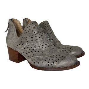 SOFFT Wyoming Silver Pewter Metallic Leather Laser Cut Booties Western Sz‎ 7